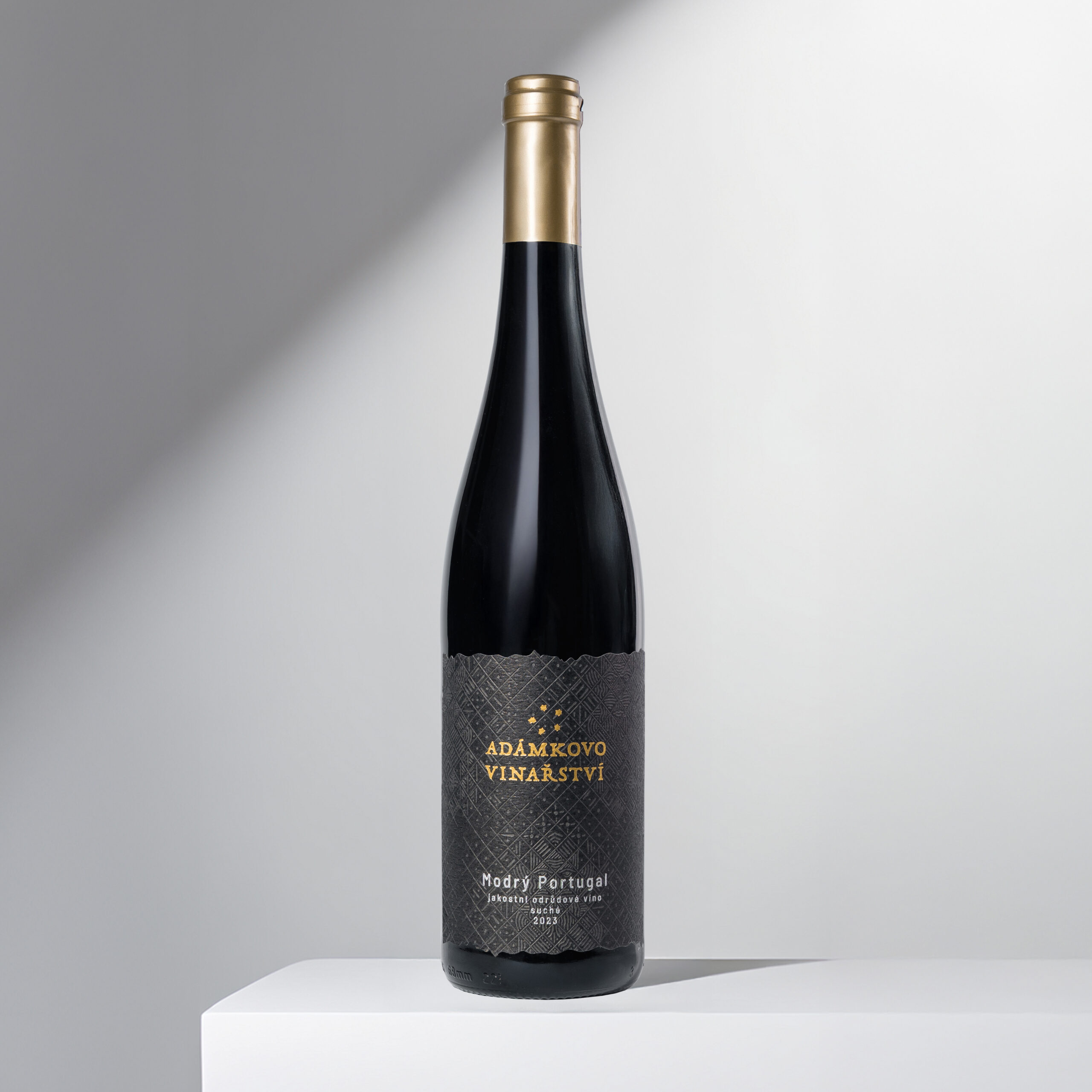 Červené víno Modrý Portugal, Adamkovo vinařství.